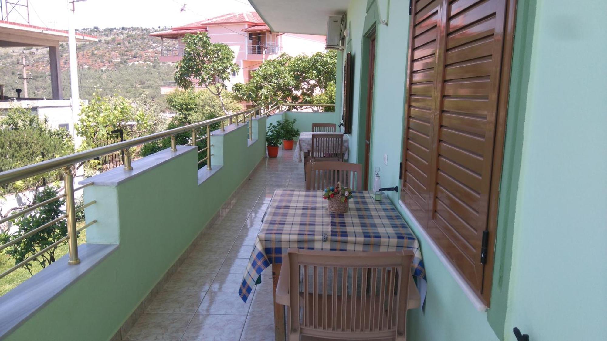 Jonny Guesthouse Ksamil Exterior photo